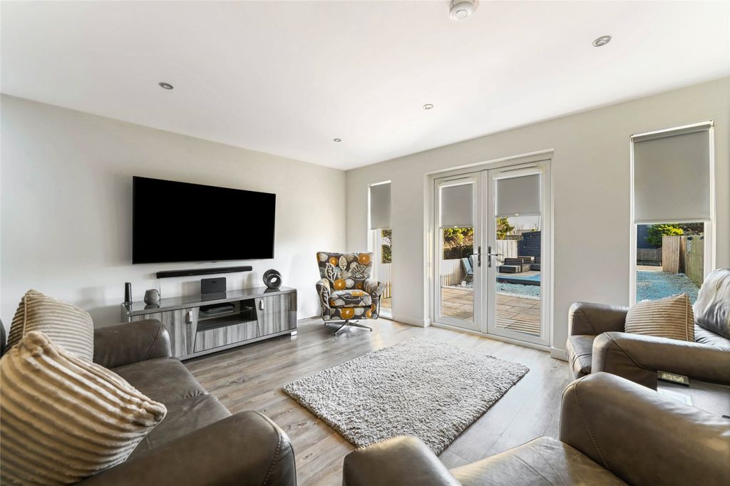 Property photo 2 of 23 Picture No. 12