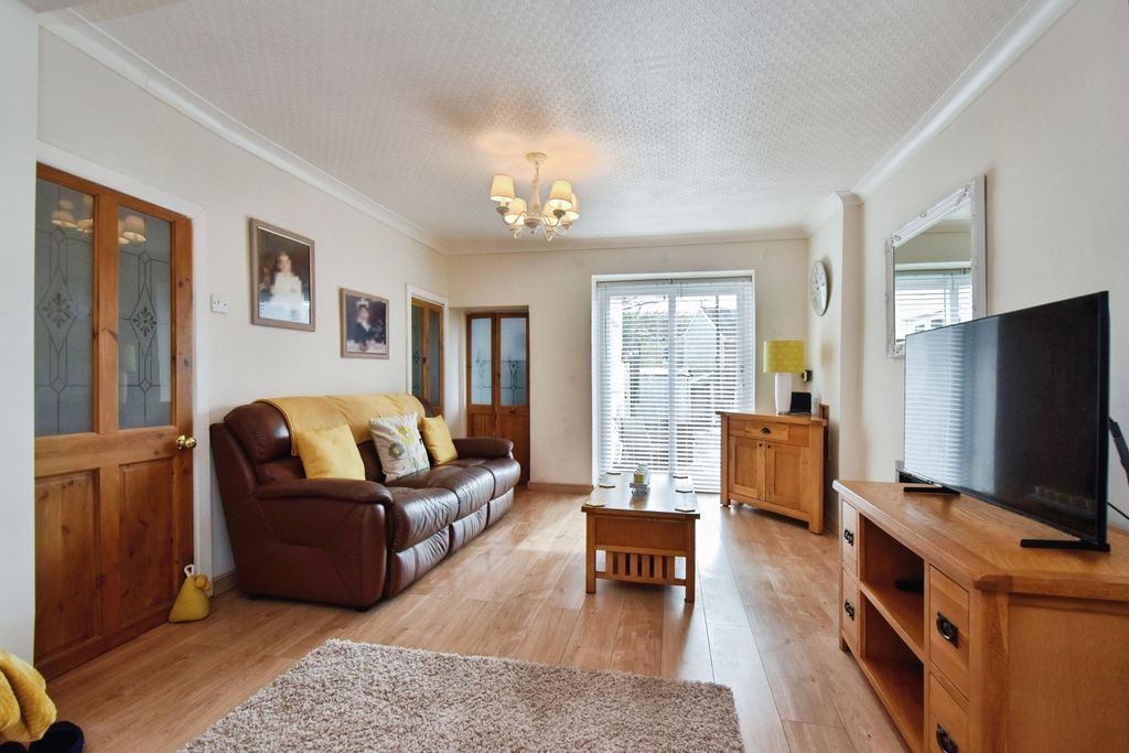 Property photo 3 of 17 Pbox-Img.Jpg