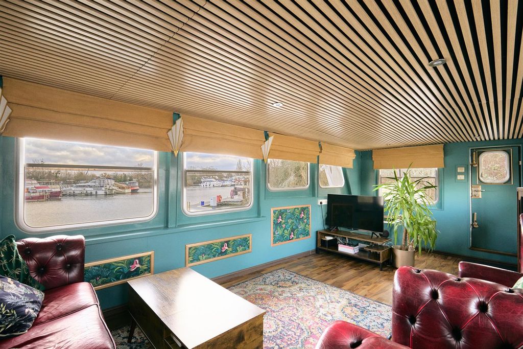 Property photo 2 of 27