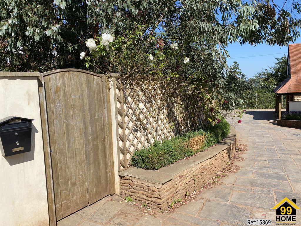 Property photo 1 of 8 Photo 0