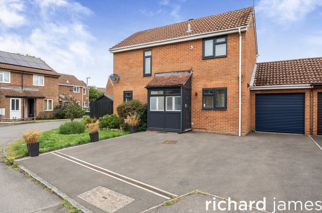 Property photo 1 of 16 35A4Fa110467416482E856d89790A698
