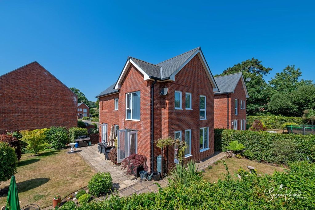 Property photo 2 of 34