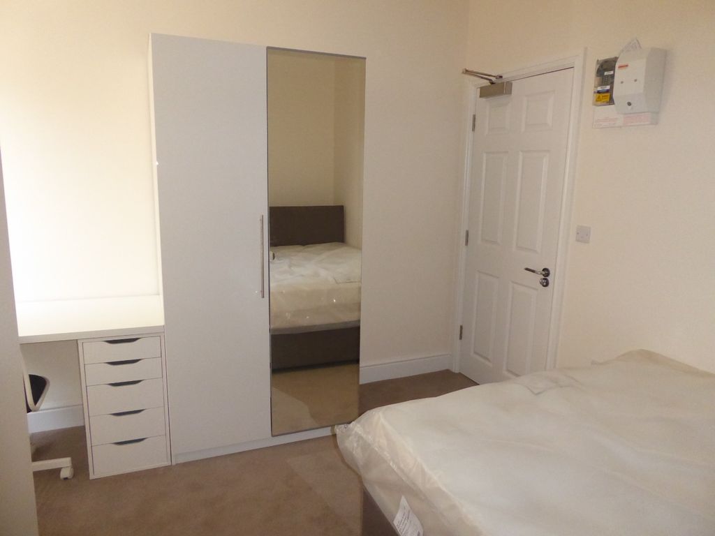 Property photo 2 of 9 4698971