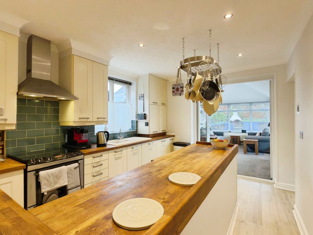 Property photo 3 of 31