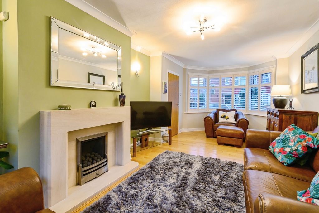 Property photo 2 of 20 Lounge