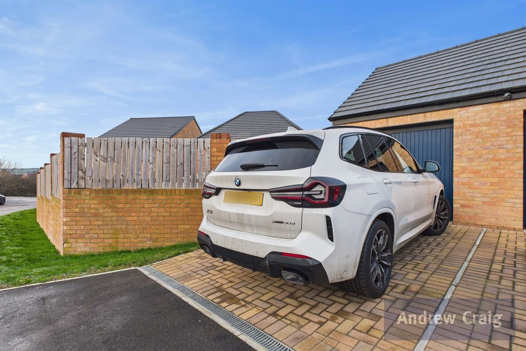 Property photo 3 of 25 Garage