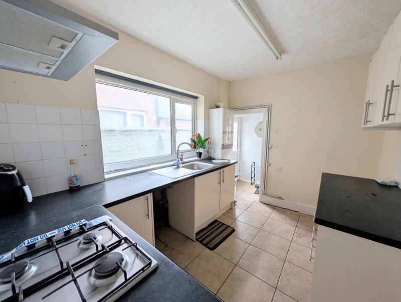 Property photo 3 of 9 Kitchen