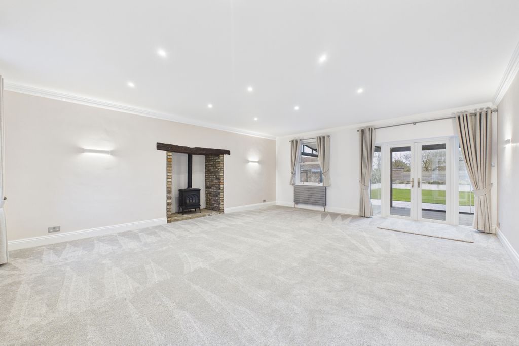 Property photo 3 of 31 Cam03162G0-Pr0404-Still006