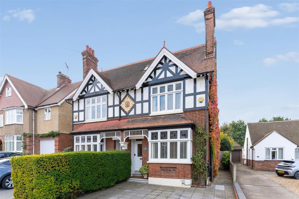 Property photo 1 of 32 Rosebery Avenue, Linslade