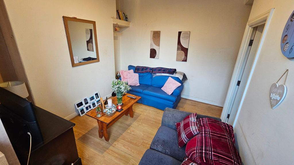 Property photo 3 of 8
