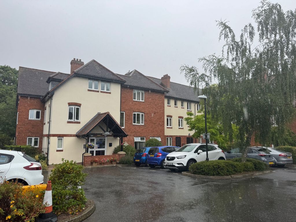 Property photo 1 of 8 Holme Oaks Court