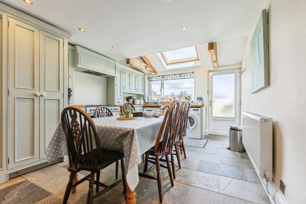 Property photo 2 of 18 Photo