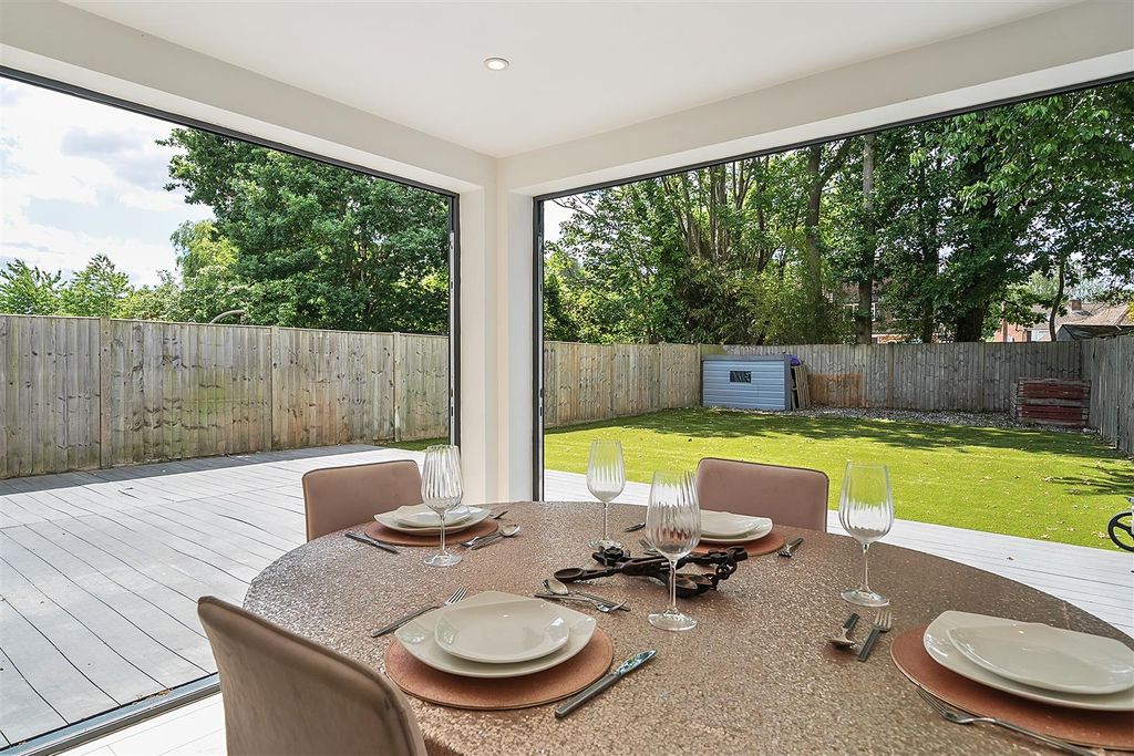 Property photo 2 of 24 Conservatory