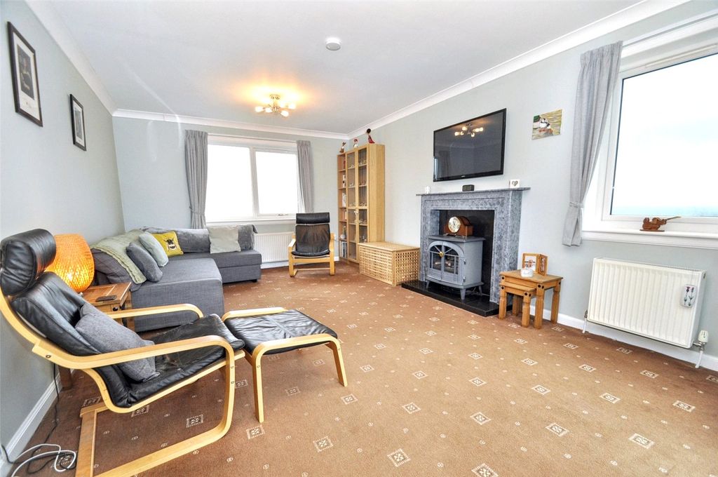 Property photo 3 of 23 Living Room (1)