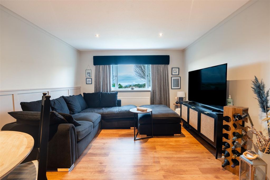 Property photo 2 of 17 Lounge.Jpg