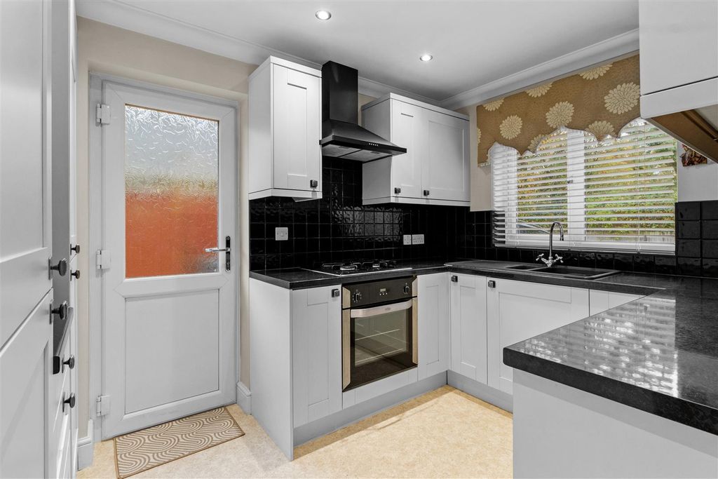 Property photo 2 of 17 Kitchen