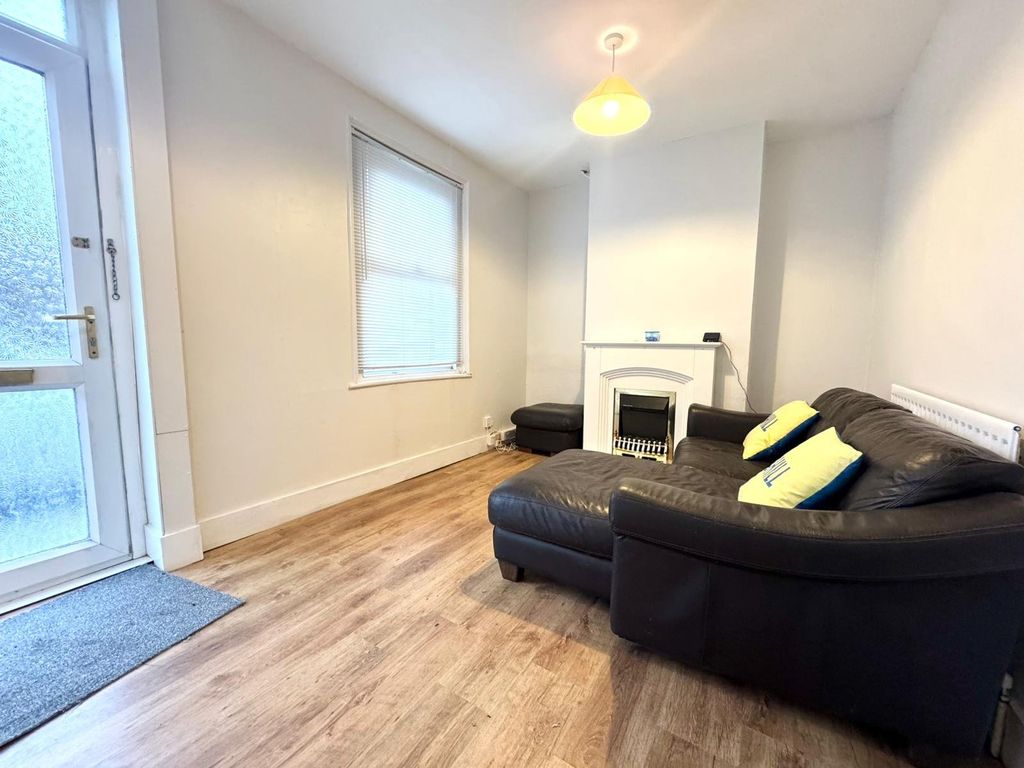 Property photo 2 of 11 Picture No. 27