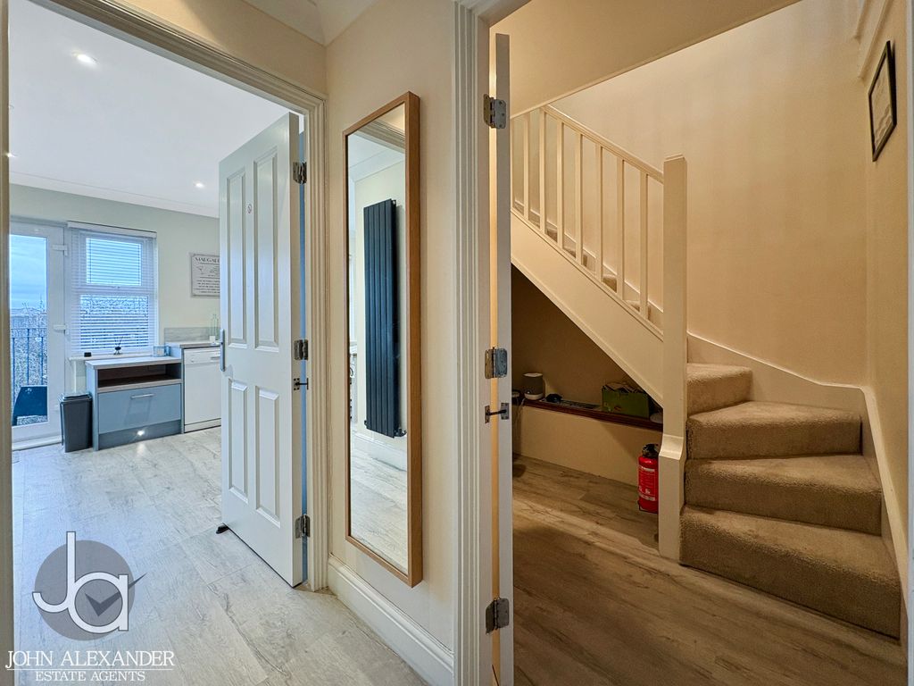 Property photo 2 of 11 20251209_134151463_0.0