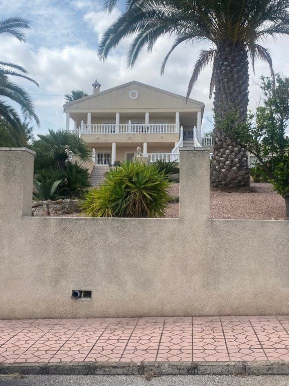 Property photo 3 of 39