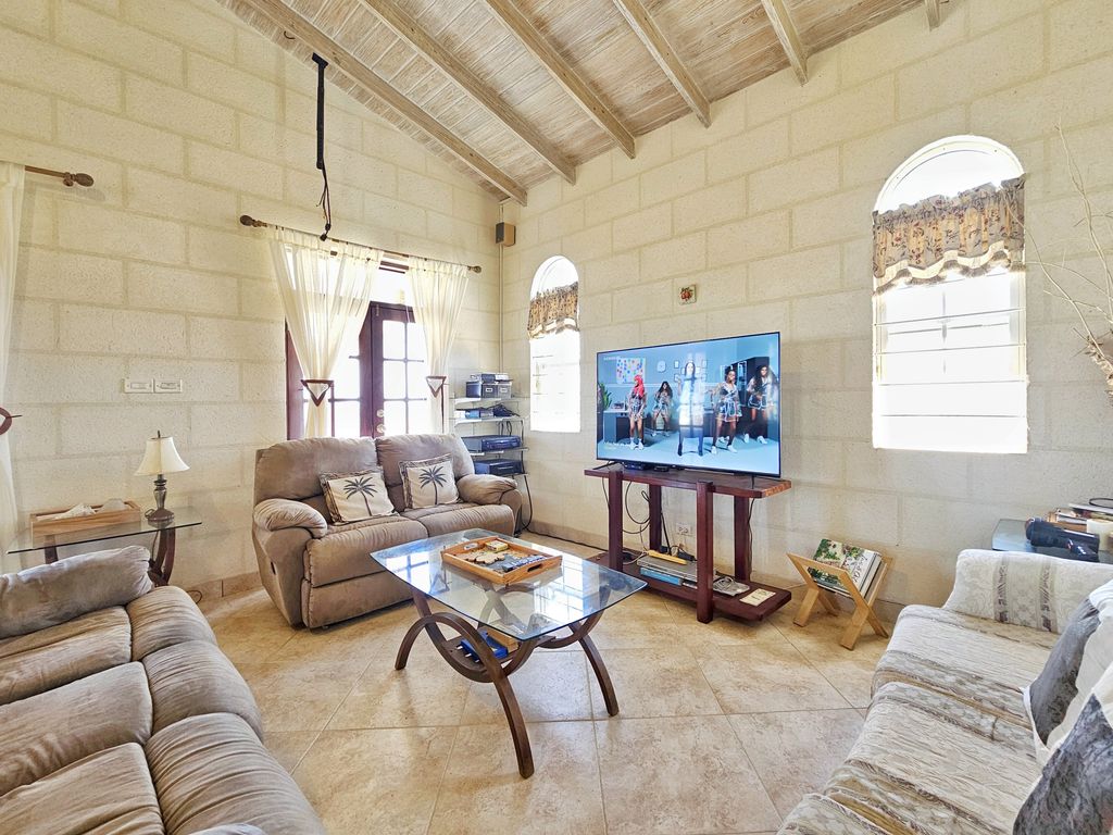 Property photo 2 of 23