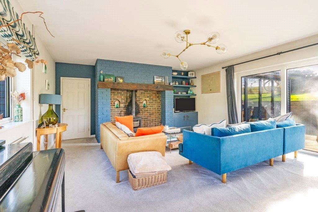 Property photo 2 of 19 Siting Room