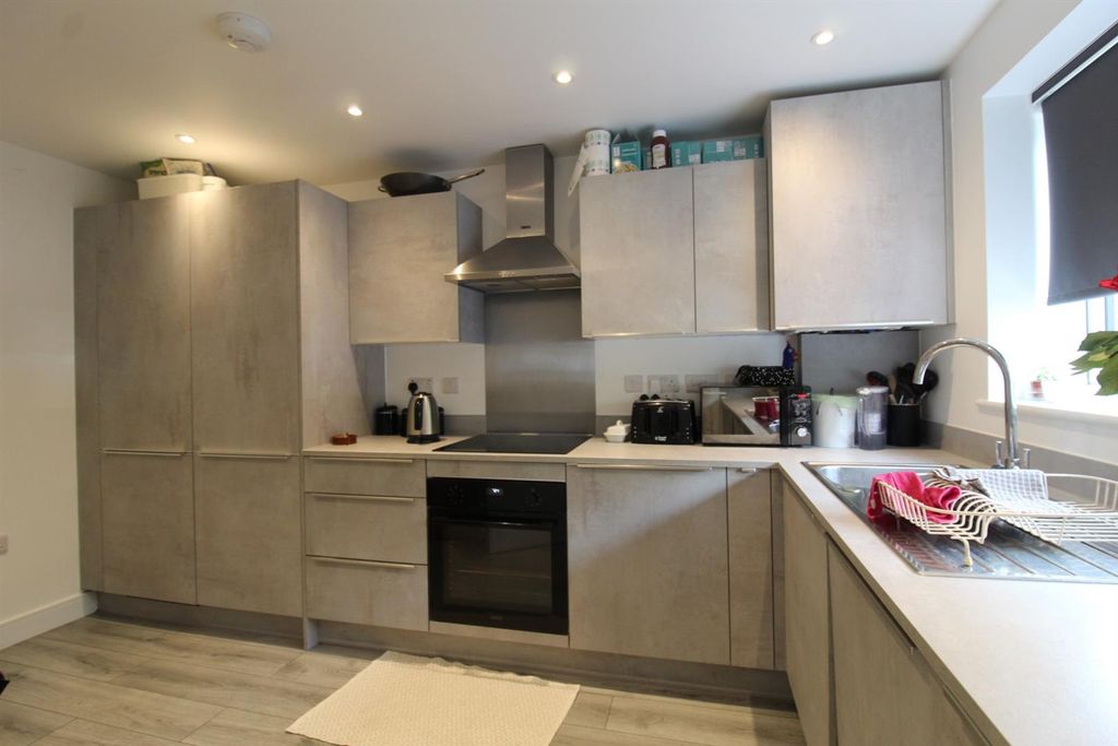 Property photo 2 of 21