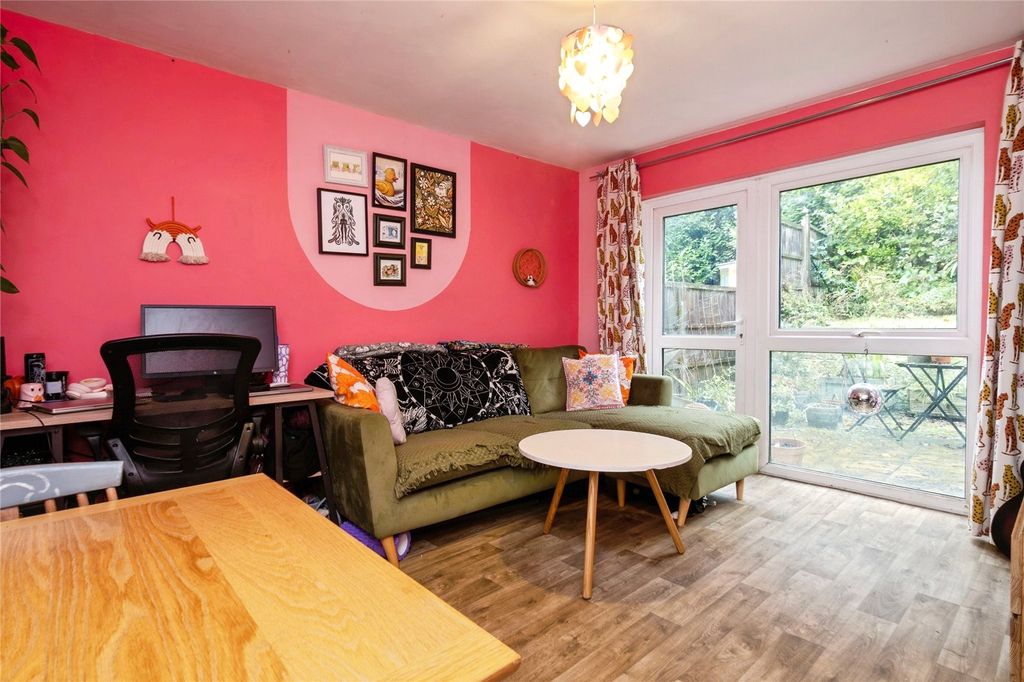 Property photo 2 of 13 Picture No. 15