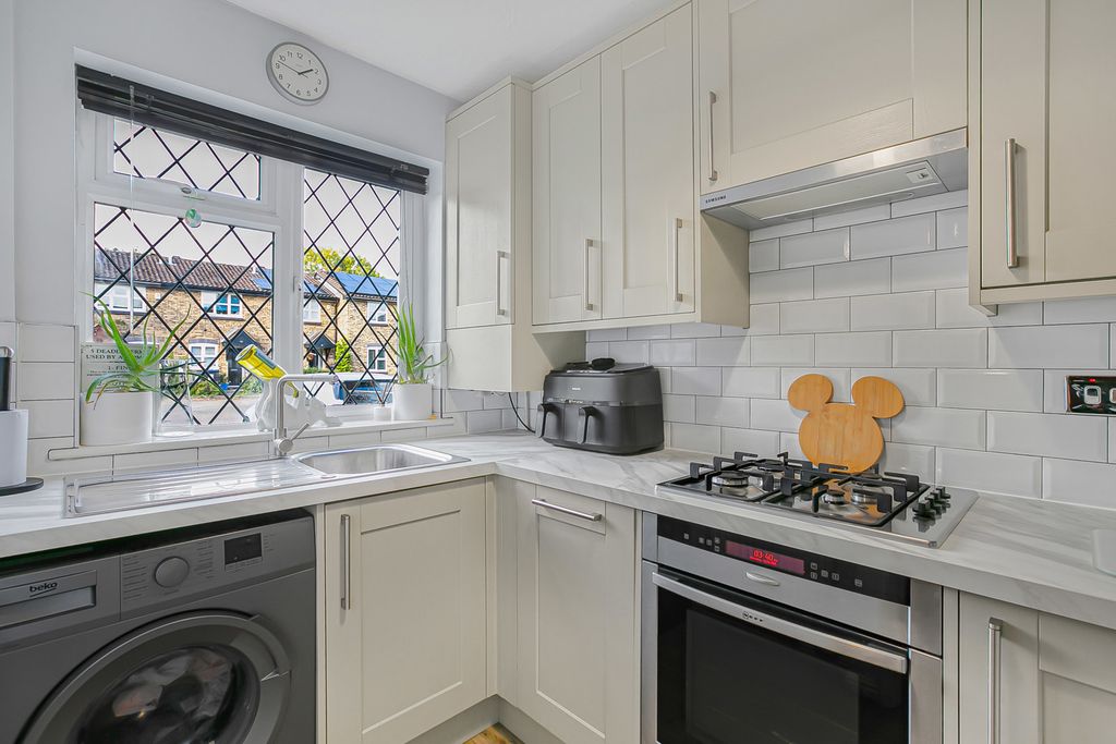 Property photo 3 of 21 Kitchen