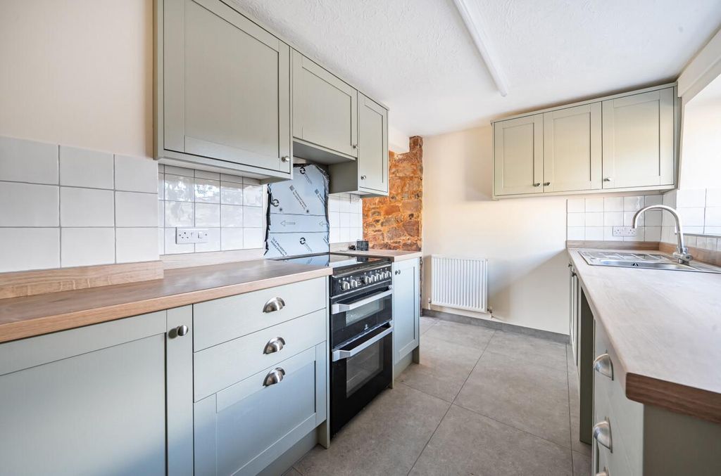 Property photo 2 of 19 Tiverton Seddons