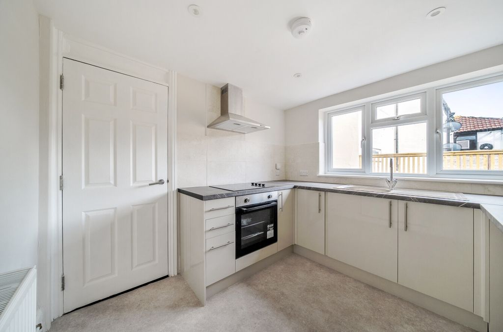 Property photo 3 of 13 1458949-5-6A05F33...