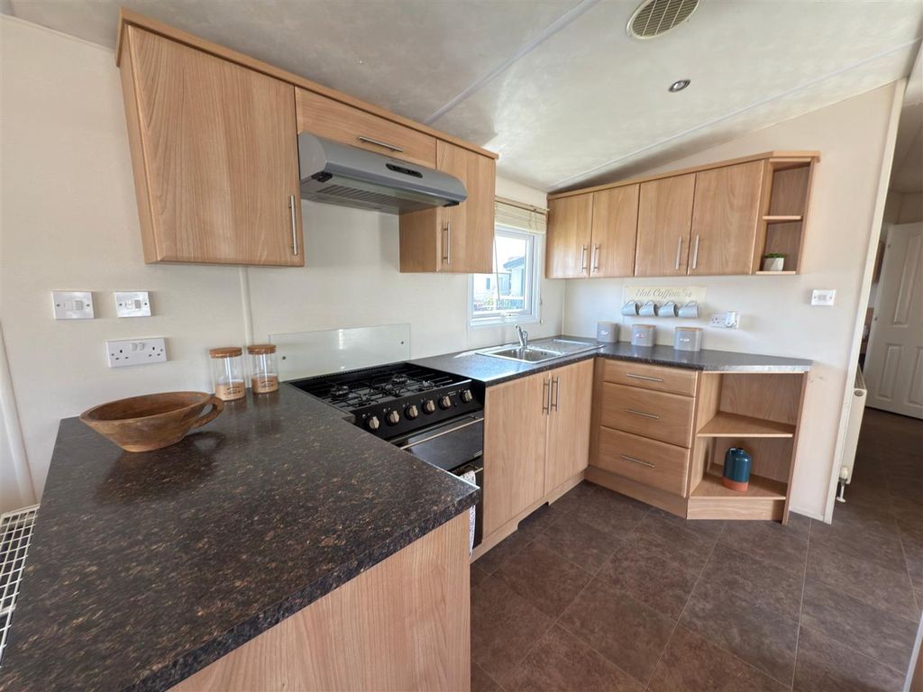 Property photo 3 of 16 Delta-Sapphire-2015-Car0020300-109850135.Jpg