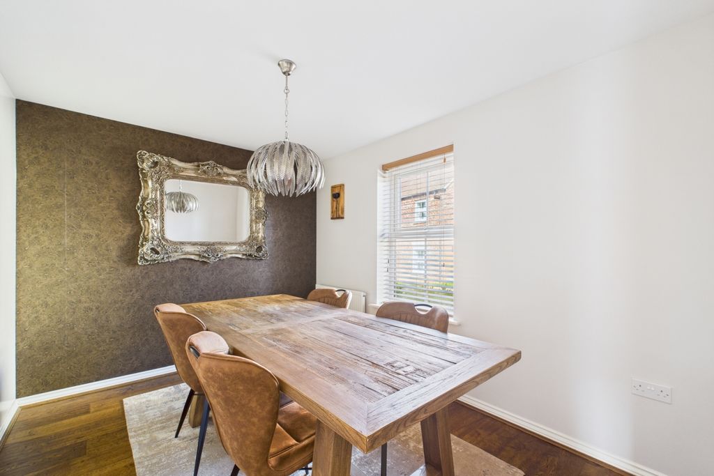 Property photo 3 of 21 Dining Room