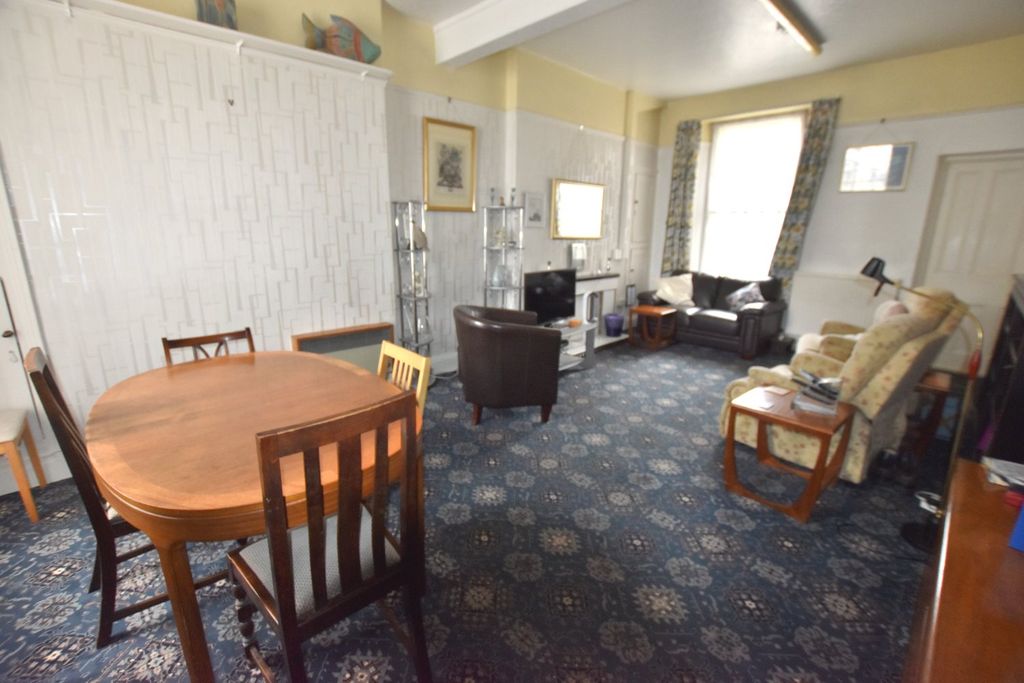 Property photo 3 of 27