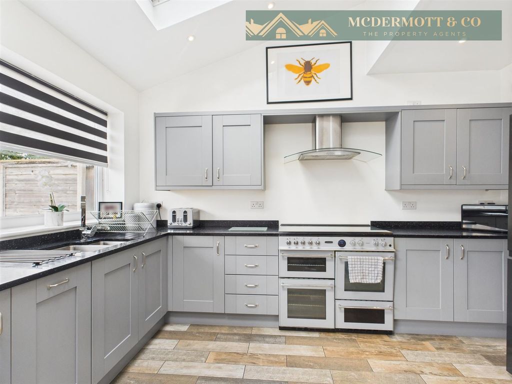 Property photo 3 of 31 Cam03850G0-Pr0158-Still015.Jpg