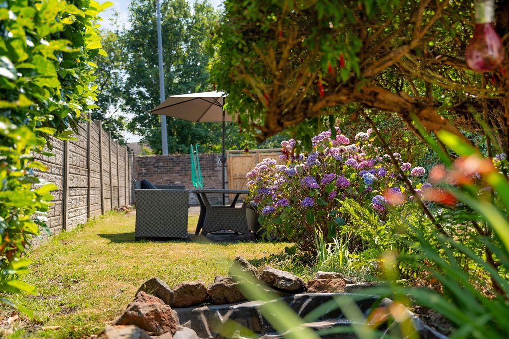 Property photo 2 of 47