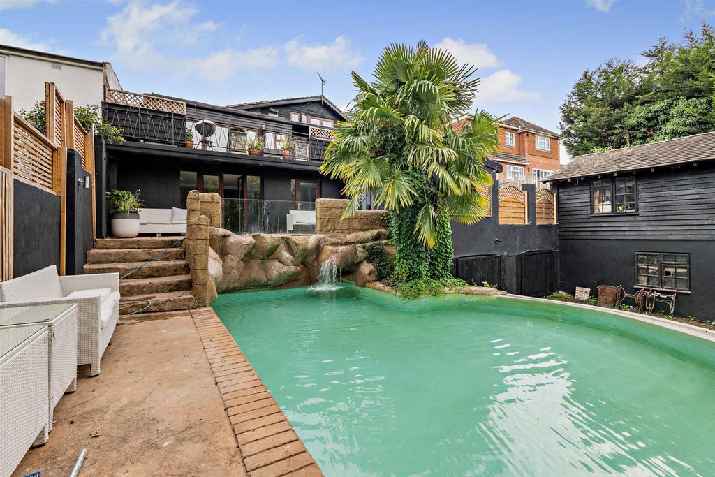Property photo 1 of 37