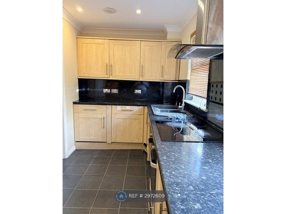 Property photo 3 of 19 Kitchen