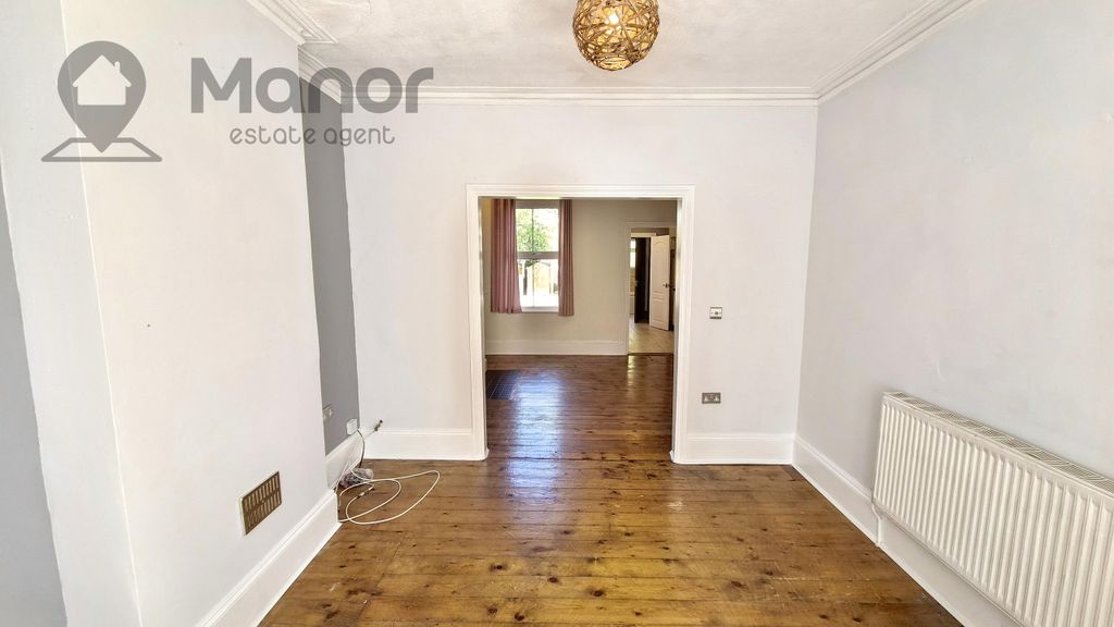 Property photo 2 of 23 Living Room