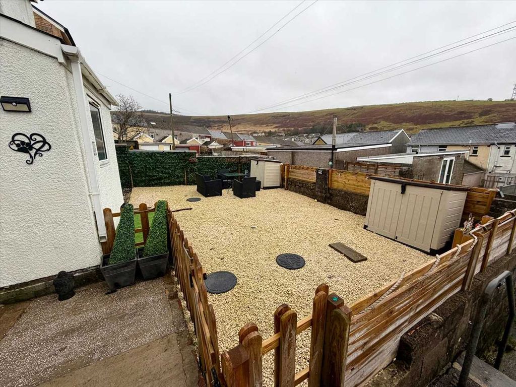 Property photo 2 of 22 Front Garden