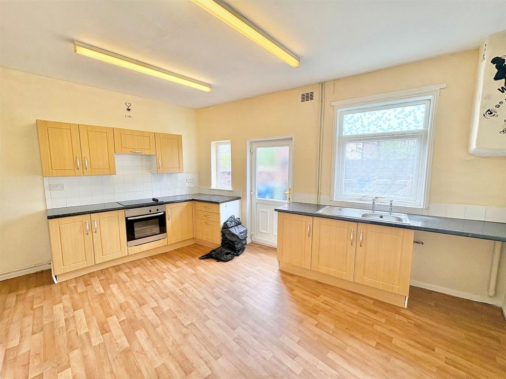 Property photo 3 of 6 Kitchen.Jpg