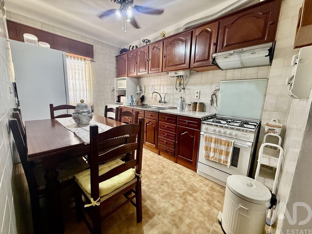 Property photo 2 of 37