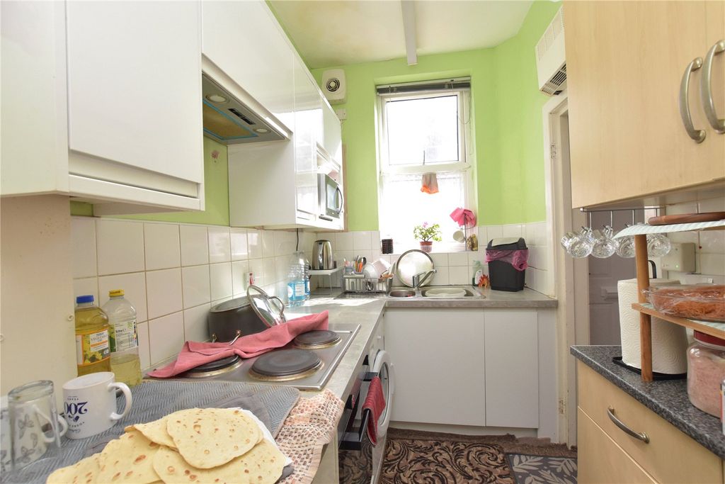 Property photo 3 of 8 Picture 3