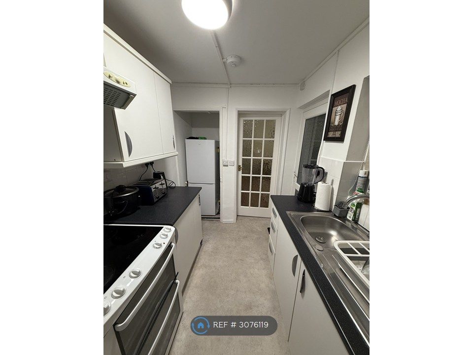 Property photo 3 of 9 Kitchen