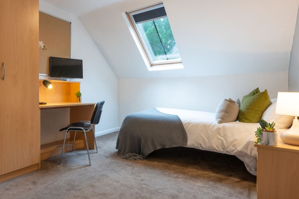 Property photo 2 of 15 Hope Court Flat 6 Bedroom 1