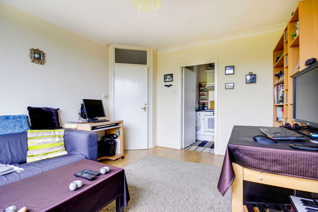 Property photo 3 of 10 Photo 03