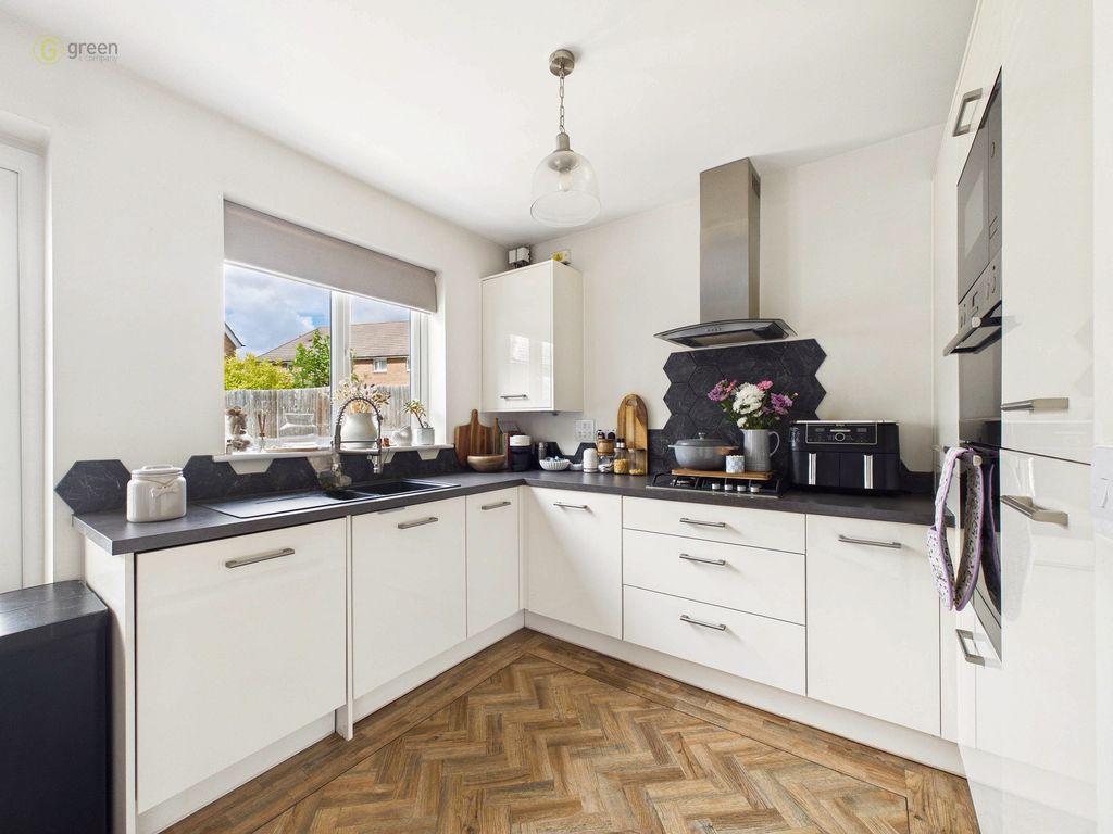 Property photo 3 of 12 c9017Efac5B649Beb0199476d43B8A9A100Cam04425G0Pr0439Still007