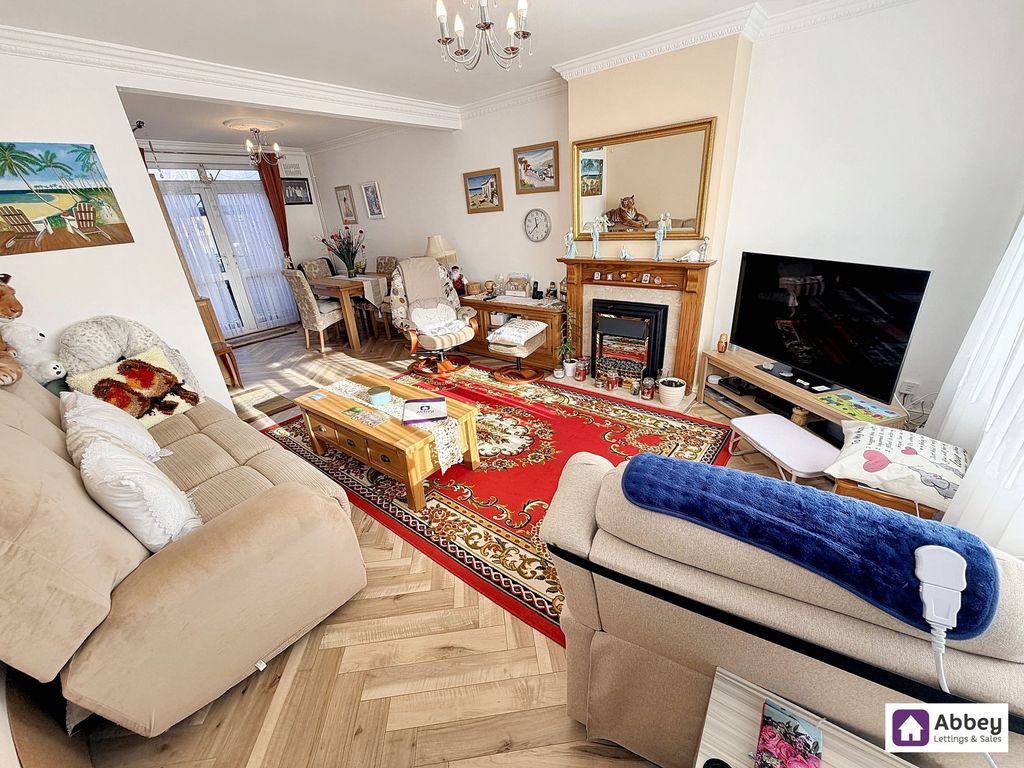 Property photo 3 of 18 Lounge/Diner