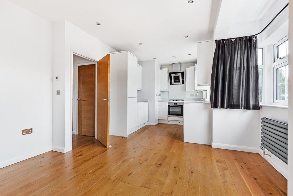 Property photo 3 of 10 858310 (3)