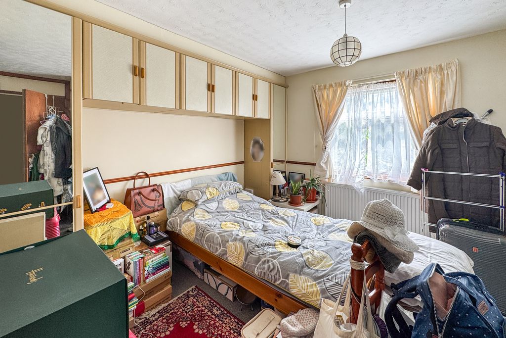 Property photo 2 of 12 128 Herons Wood, Harlow, Essex, CM20 1Ru