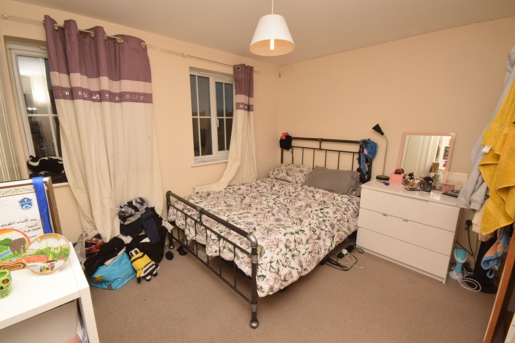 Property photo 3 of 8 Photo 8